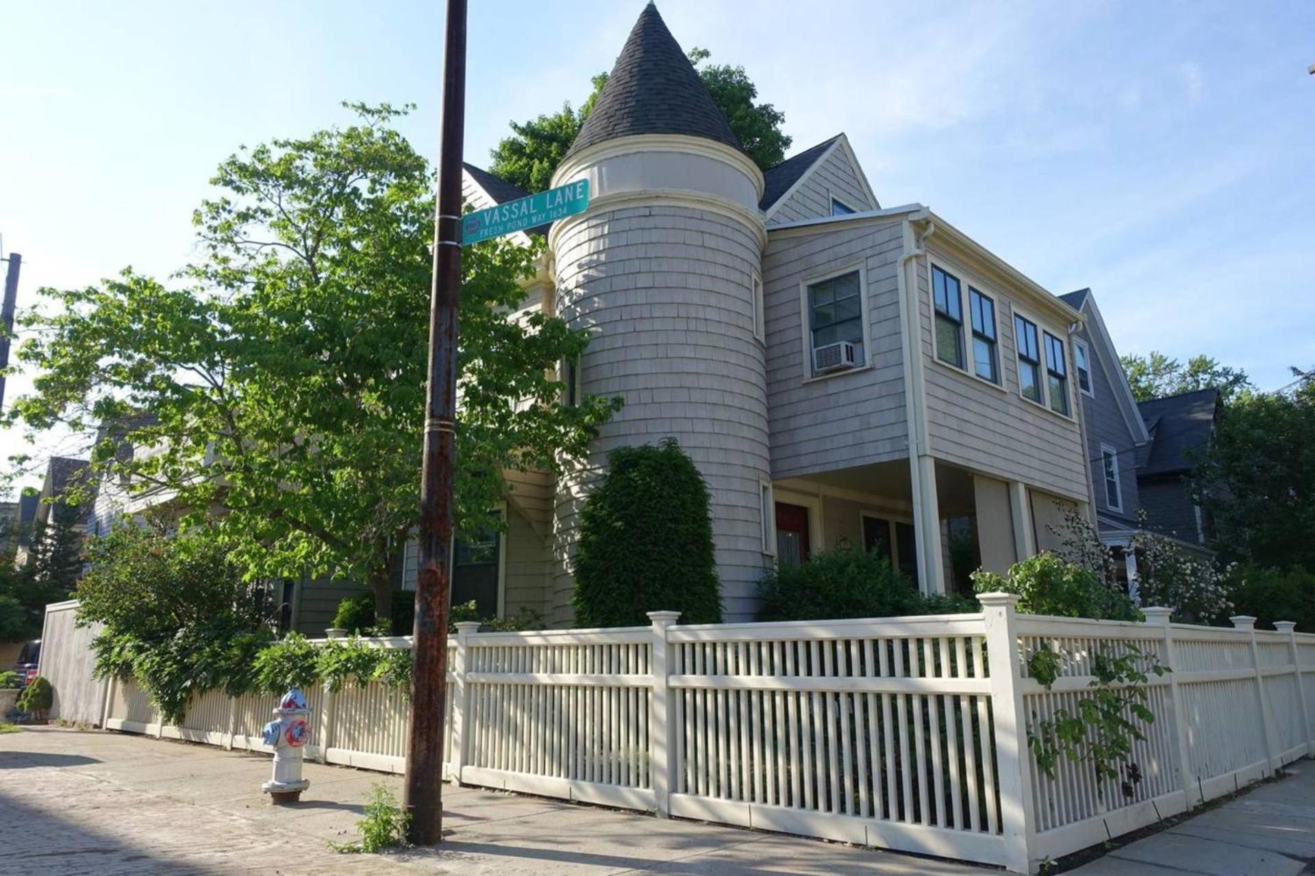 Charming Harvard Victorian Кеймбридж Екстериор снимка